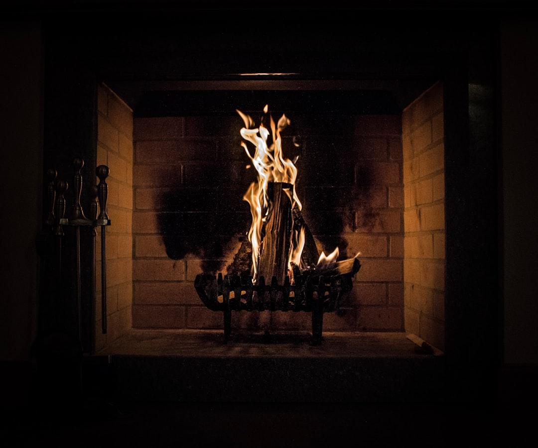Long exposure photography of fireplace from Joël de Vriend on Unsplash Bị nổi nhọt trong miệng