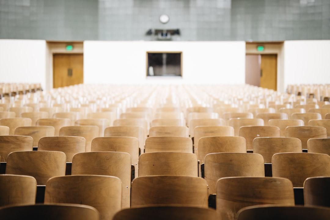 Empty chairs in theater from Nathan Dumlao on Unsplash Chị em học vấn càng cao càng khó lên tới đỉnh điểm