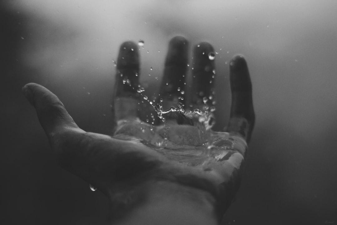 Time lapse photography of water hitting left palm from Geetanjal Khanna on Unsplash Đăk Lăk: Phát hiện 7 bệnh nhi đầu tiên có biểu hiện bệnh tay chân miệng