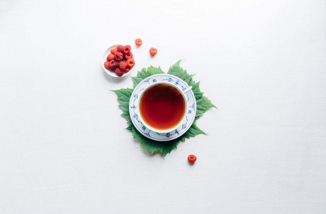 Round white cup with saucer filled with red liquid from Erol Ahmed on Unsplash Những thực phẩm không thể thiếu cho mùa hè