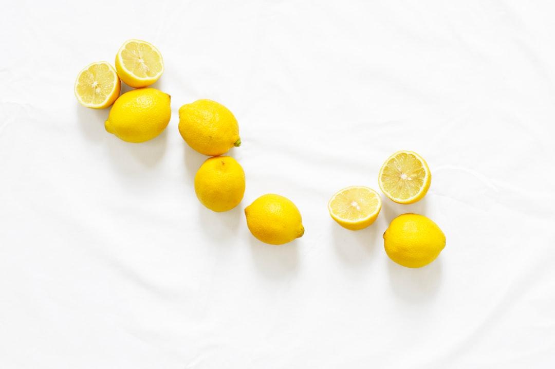 bunch of sliced American lemon Âm dương và cơ thể