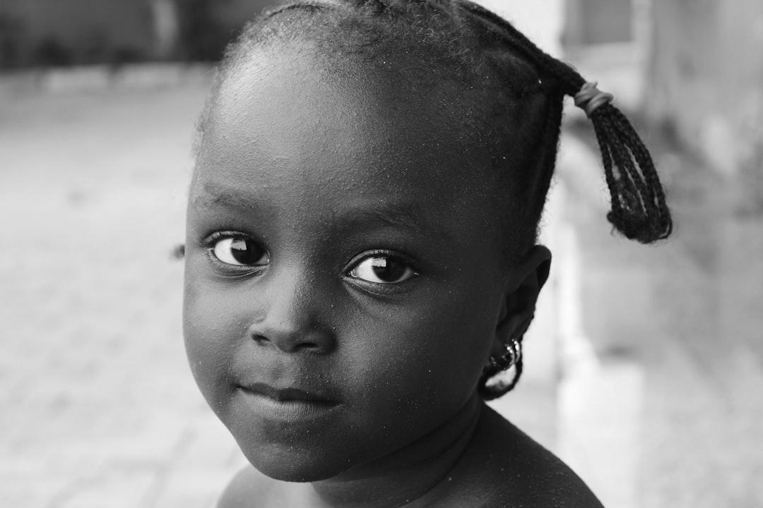 Grayscale photography of child from Muhammad-Taha Ibrahim on Unsplash Phòng khách - "sát thủ" giấu mặt của trẻ