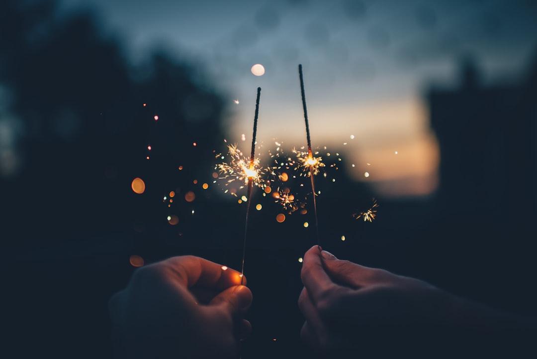 Person holding fire cracker shallow focus photography from Ian Schneider on Unsplash Phát hiện loại vi rút chết người mới ở Nam Phi