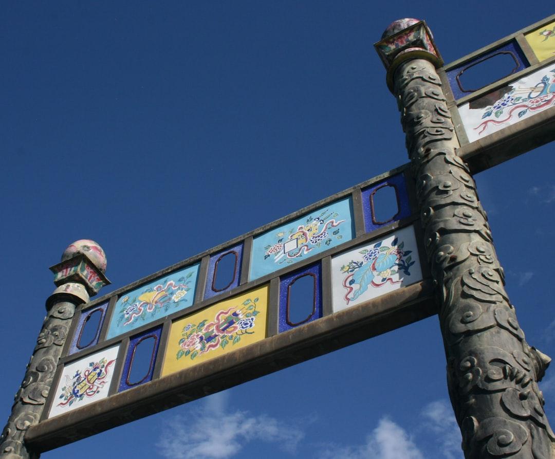 A colorful street sign with a blue sky in the background from Neil Mewes on Unsplash Hàng trăm học sinh nghỉ học vì lo ngại dịch thủy đậu