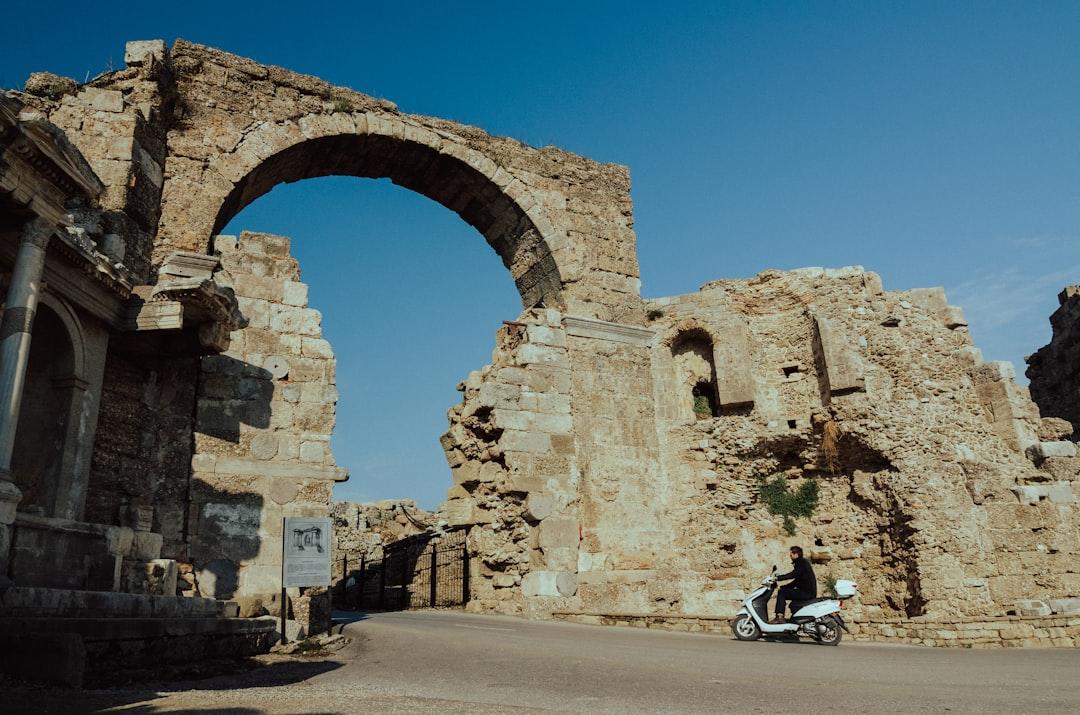A stone building that has a large rock from Dmitrii Sumar on Unsplash Dược phẩm và khả năng "yêu"