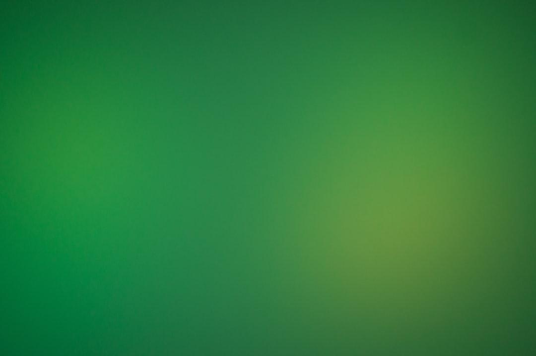 A blurry green background with a white border from Oliver Guhr on Unsplash Sau Tết nên ăn nhiều rau quả