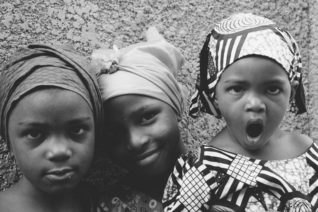 Grayscale photography of girls from Muhammad-Taha Ibrahim on Unsplash Cả trẻ em và người lớn nên tiêm phòng thủy đậu