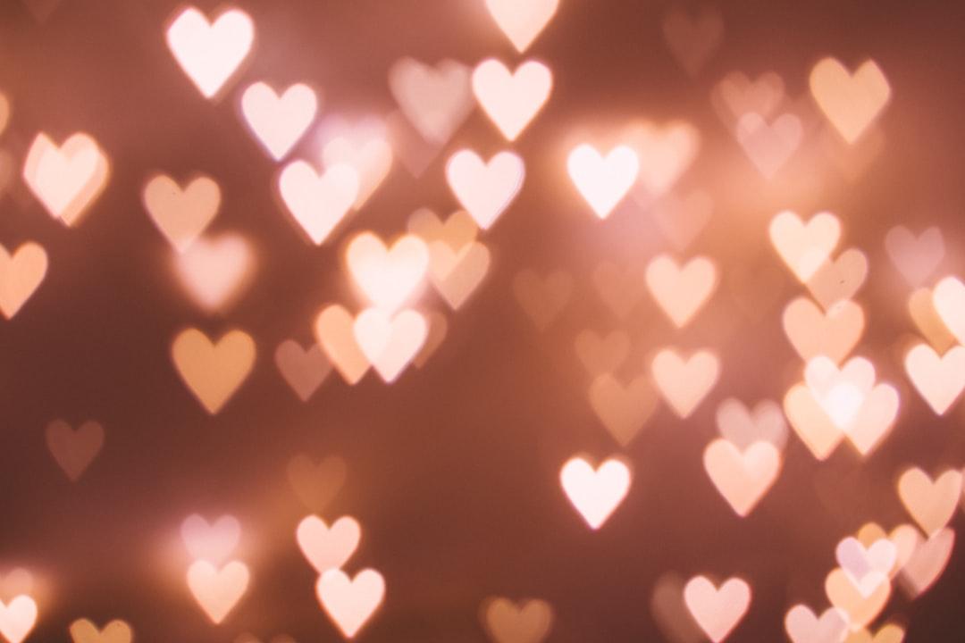 Heart bokeh light from freestocks on Unsplash Người dễ nổi nóng nguy cơ tim mạch cao