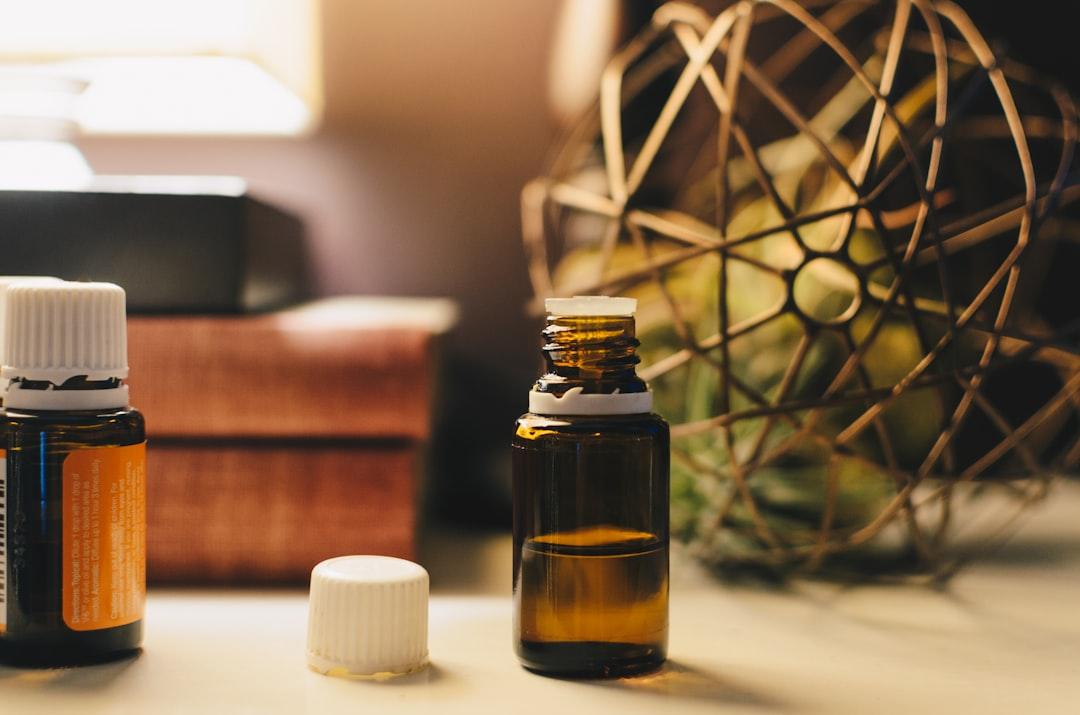 Opened amber glass vial bottle from Kelly Sikkema on Unsplash Bộ Y tế dự kiến giao ban trực tuyến về cúm H1N1