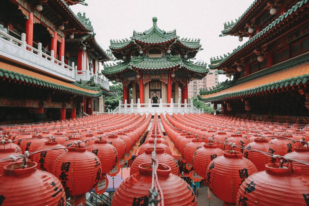Green and red pagoda temple from Dave Weatherall on Unsplash Đài Loan công bố trường hợp thứ hai nhiễm cúm A H1N1