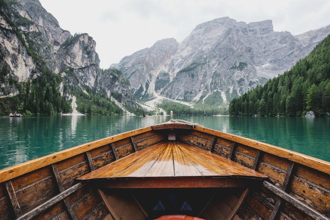 Brown wooden boat moving towards the mountain from Luca Bravo on Unsplash Đà Nẵng : Gần 5,5 tỷ đồng phòng chống dịch cúm A/H1N1