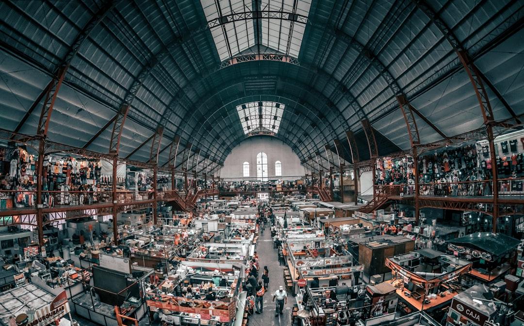 Person in white top from Jezael Melgoza on Unsplash Thuốc Tamiflu bị tuồn ra thị trường
