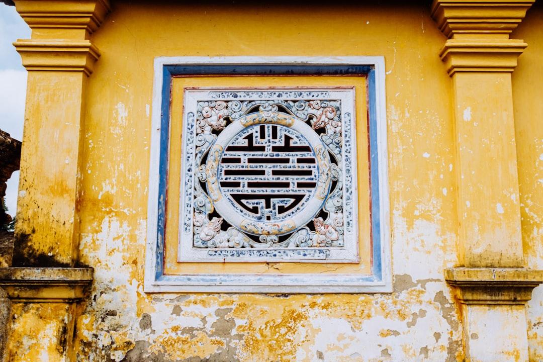 Ornate window in a yellow, aged wall. from Daniele Franchi on Unsplash TT-Huế, Bến Tre: Nhiều bệnh nhân cúm A/H1N1 không rõ nguồn lây