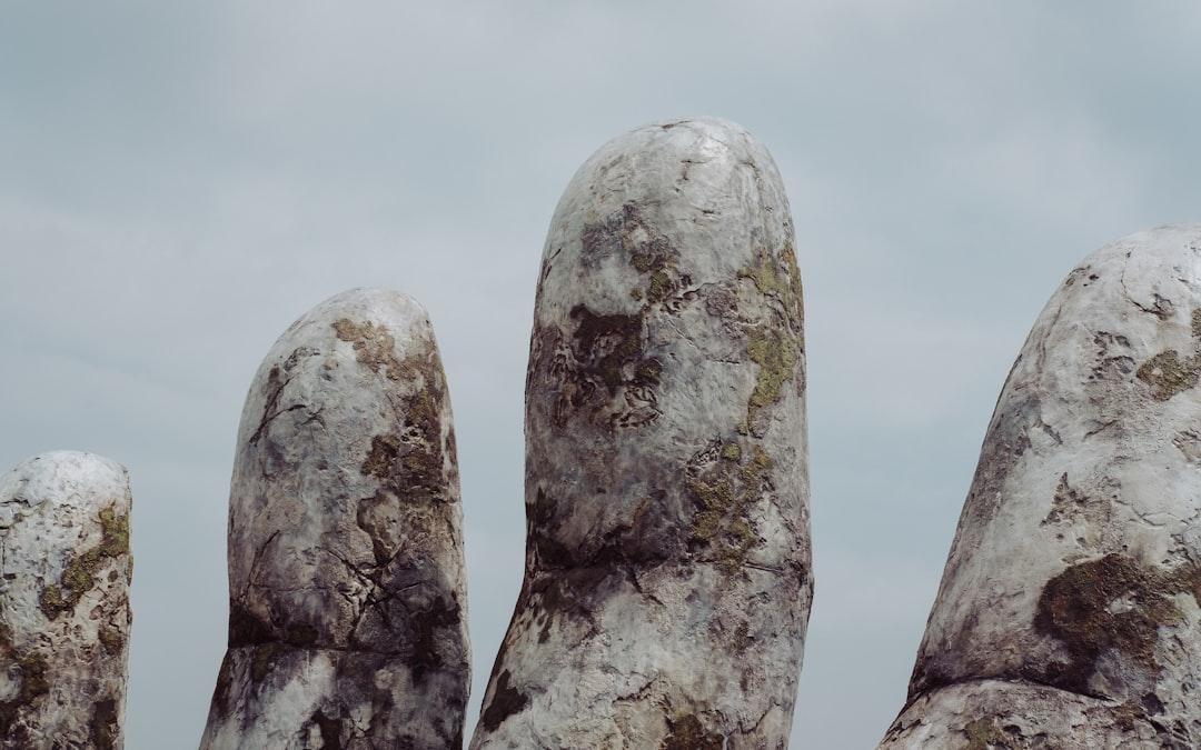 Human hand figure concrete structure from Andreea Popa on Unsplash Ca thứ bảy tử vong vìcúm A/H1N1
