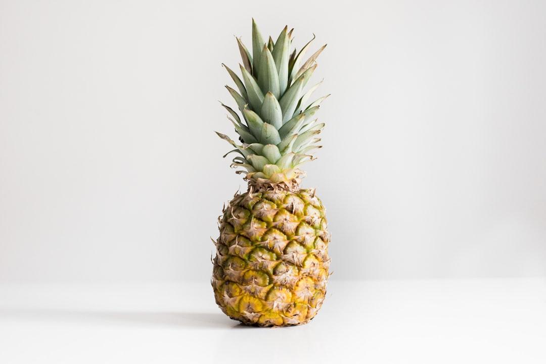 Pineapple on white surface from Julien Pianetti on Unsplash 7 điều không nên làm sau khi ăn