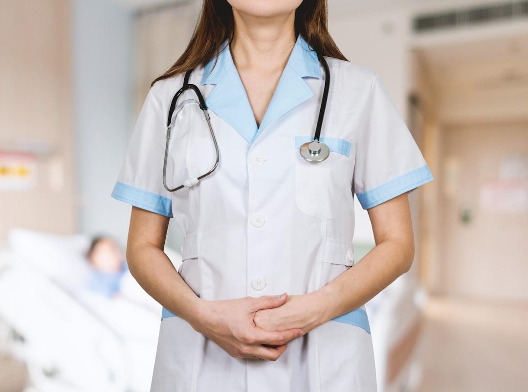Woman in white button up shirt and blue stethoscope from JESHOOTS.COM on Unsplash 80% nguyên liệu dược phẩm phải nhập khẩu