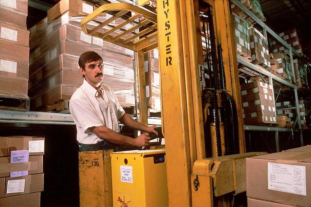 yellow driving forklift Bụng - Sự lưu thông ngược chiều dạ dày - thực quản