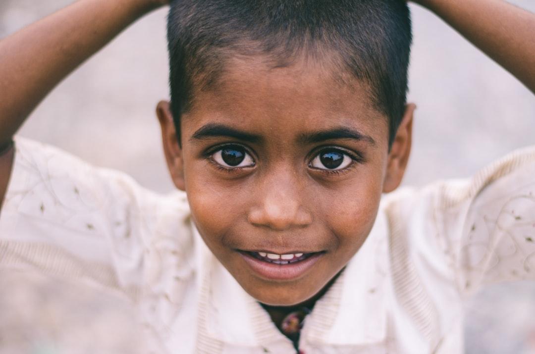 Boy in white button up shirt smiling from Shravan K Acharya on Unsplash Cứu sống cháu bé bị đũa thọc xuyên từ mũi lên não