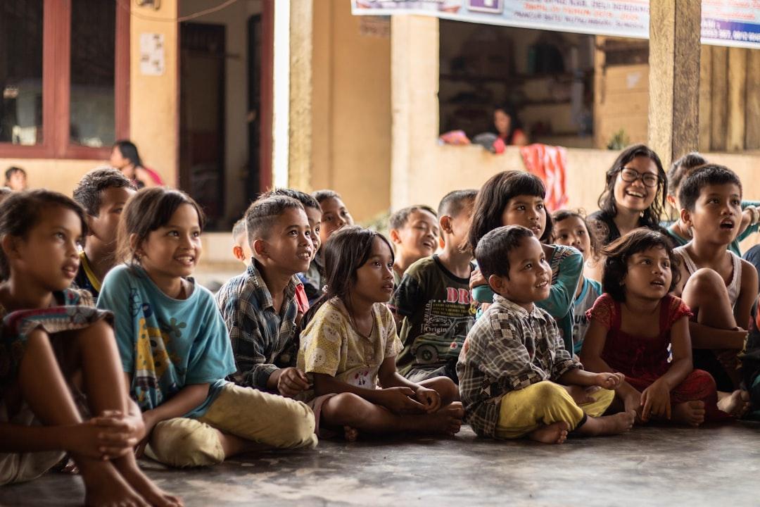 group of childrens sitting on ground Bụng - Lồng ruột cấp tính