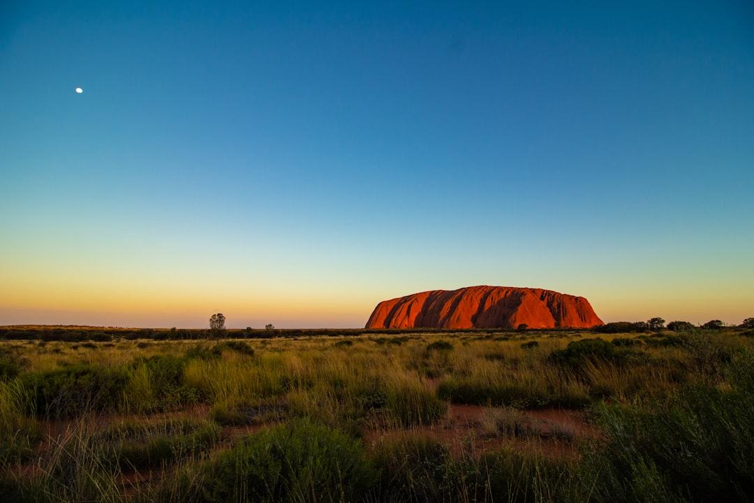 Brown lake under blue sky from Ondrej Machart on Unsplash 1/4 số dân Australia thừa cân, béo phì
