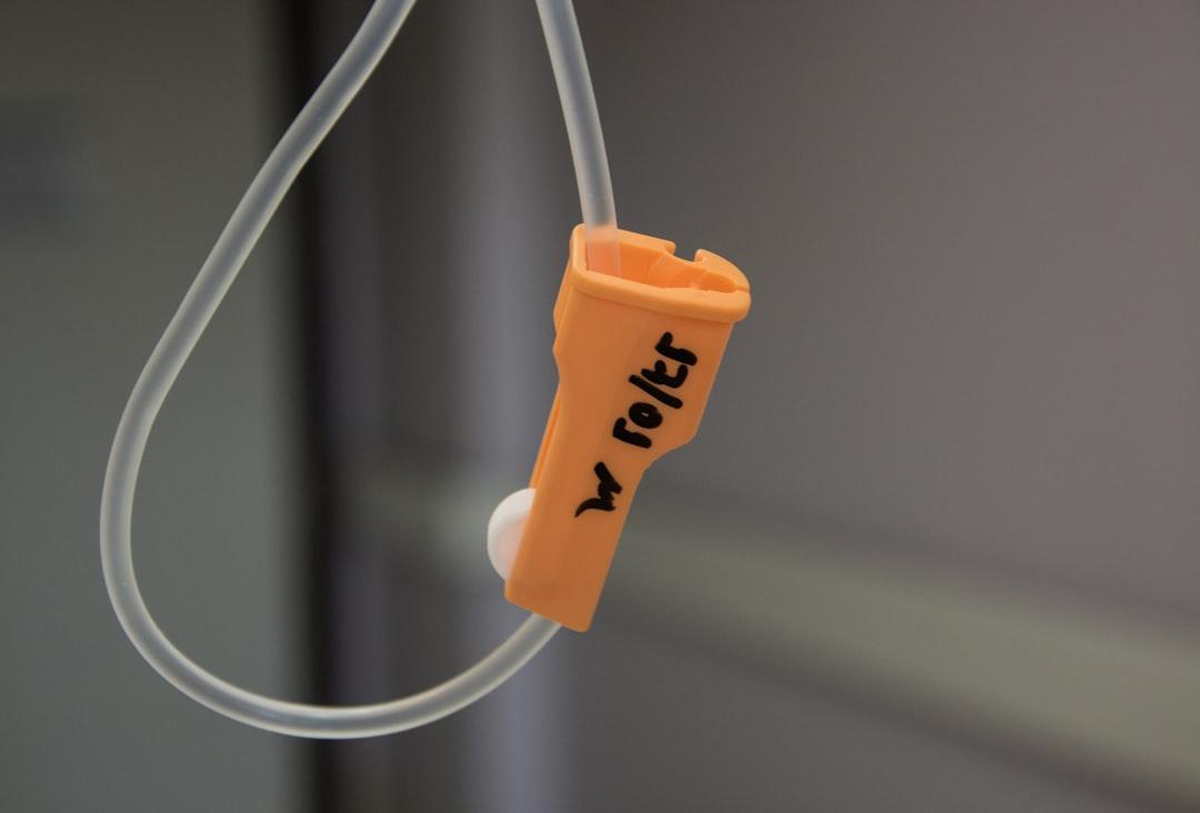 Photo of orange dextore drop controller from Marcelo Leal on Unsplash U nang buồng trứng có ngừa được không?