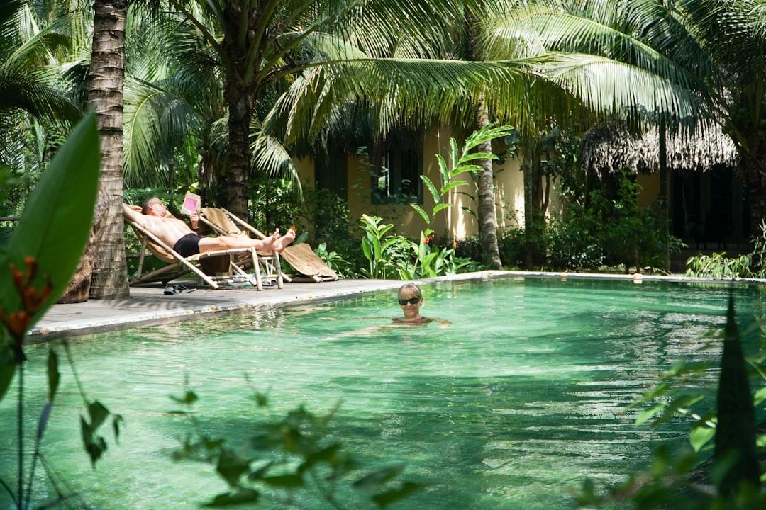 A group of people sitting in a pool from Doan Anh on Unsplash Tránh lơ là dù dịch đang tạm lắng