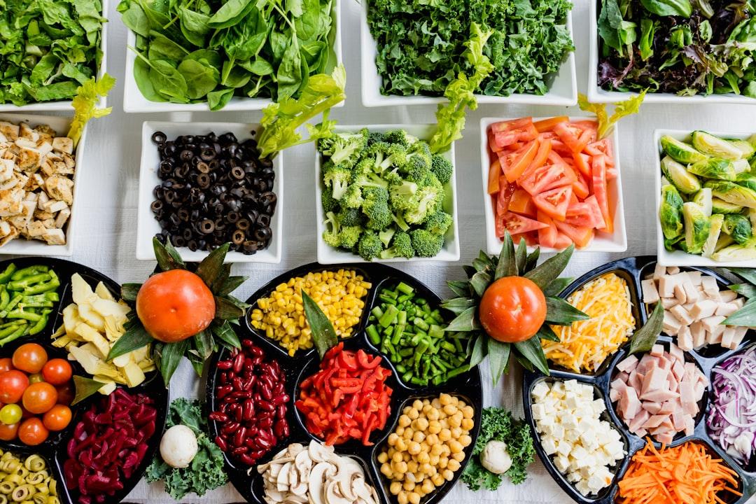 Macro shot of vegetable lot from Dan Gold on Unsplash Hộp xốp đựng đồ ăn dưới 70 độ C thì an toàn
