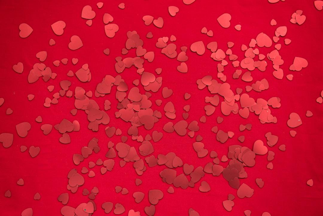 Red heart sticker digital wallpaper from Joanna Kosinska on Unsplash Được yêu nhiều cũng khổ