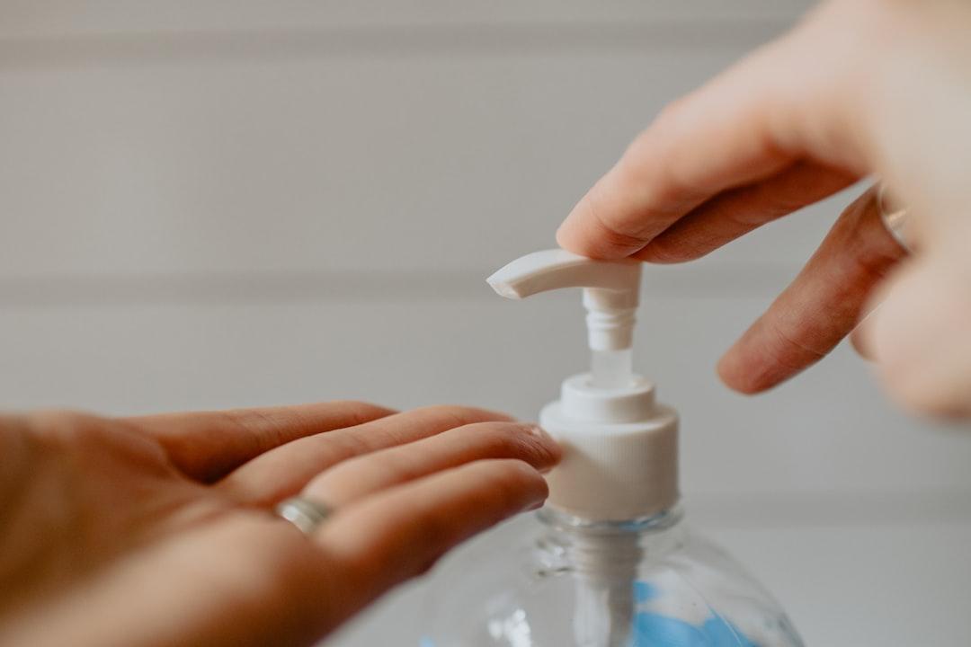 Person holding white plastic pump bottle from Kelly Sikkema on Unsplash