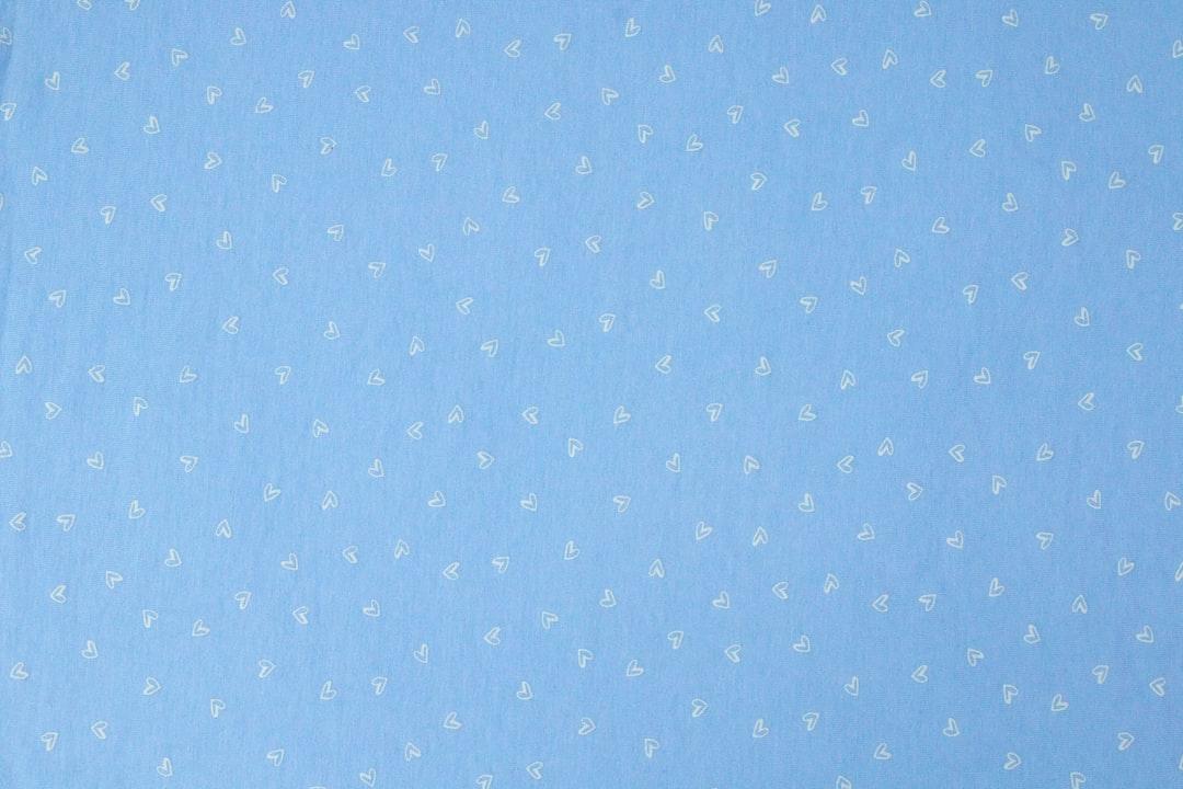 Blue and white polka dot textile from Tamanna Rumee on Unsplash Thấy trống trải sau khi gần gũi