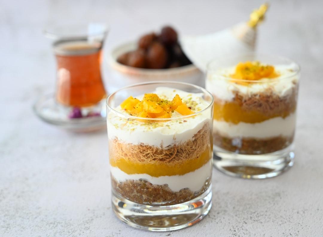 A couple of glasses filled with food on top of a table from Mohammad Lotfian on Unsplash Nguồn cung cấp kali dồi dào cho cơ thể