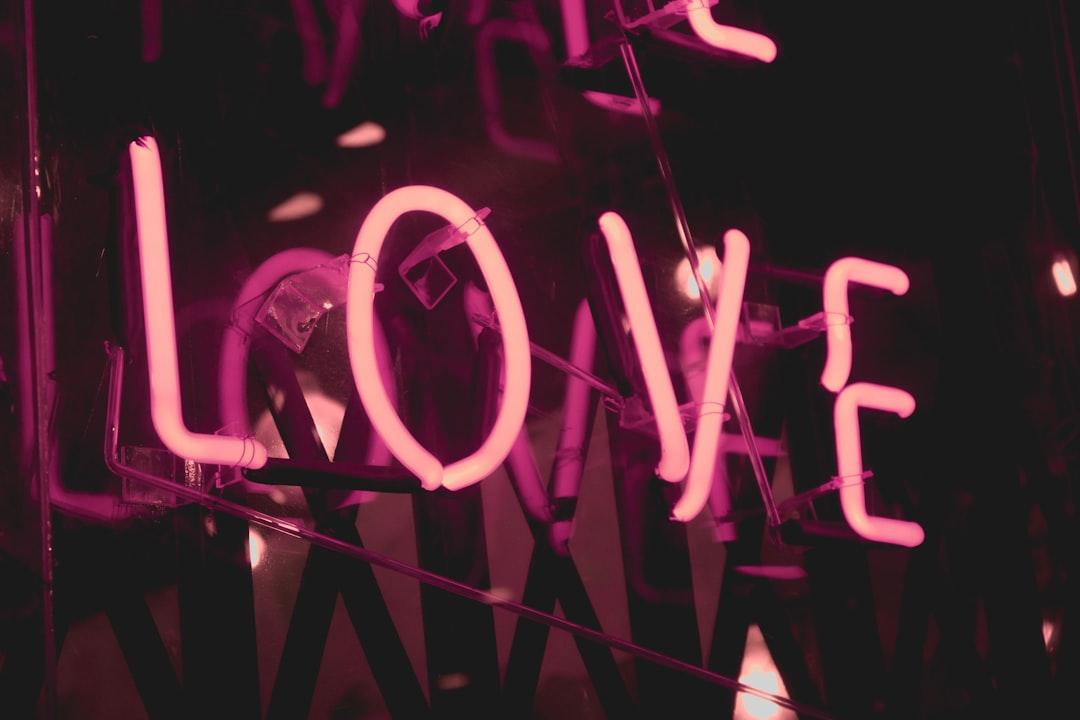 Pink love neon signage from Shaira Dela Peña on Unsplash Sản phẩm gia tăng hấp dẫn giới tính