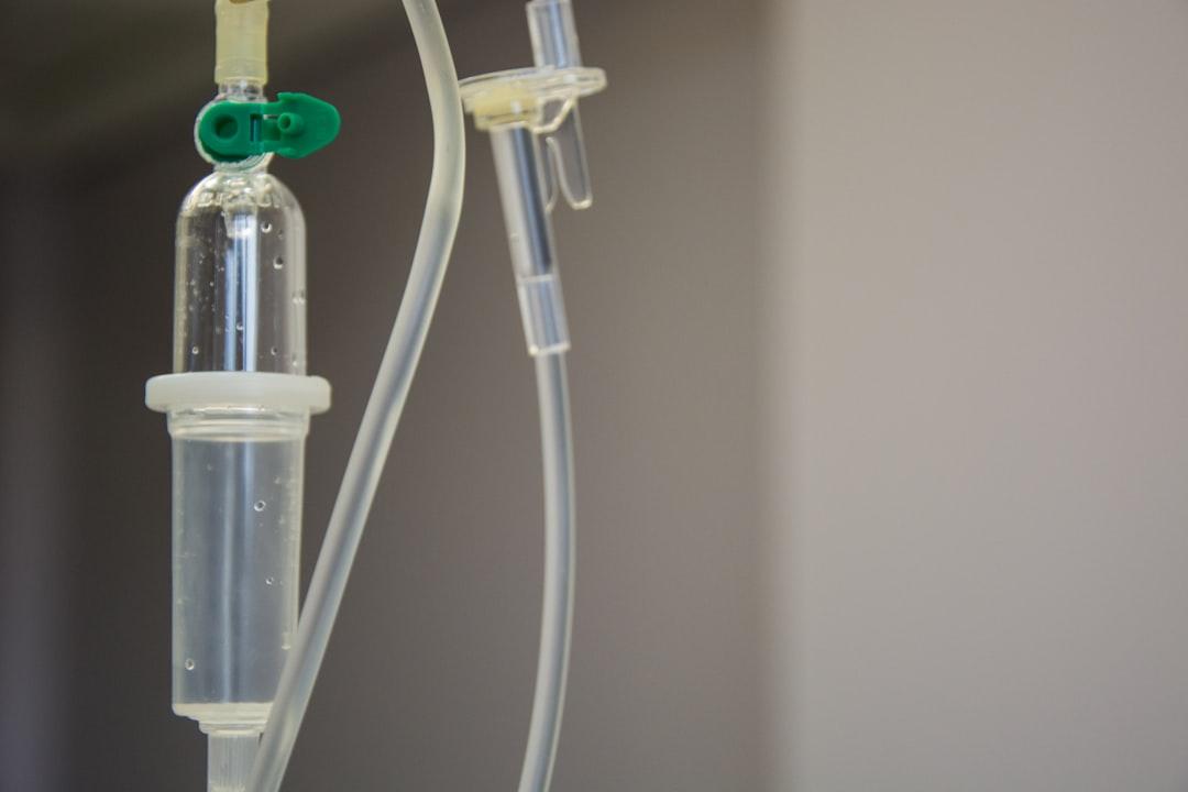 Clear medical hose from Marcelo Leal on Unsplash U xơ tuyến tiền liệt - nỗi lo của nam giới tuổi trung niên