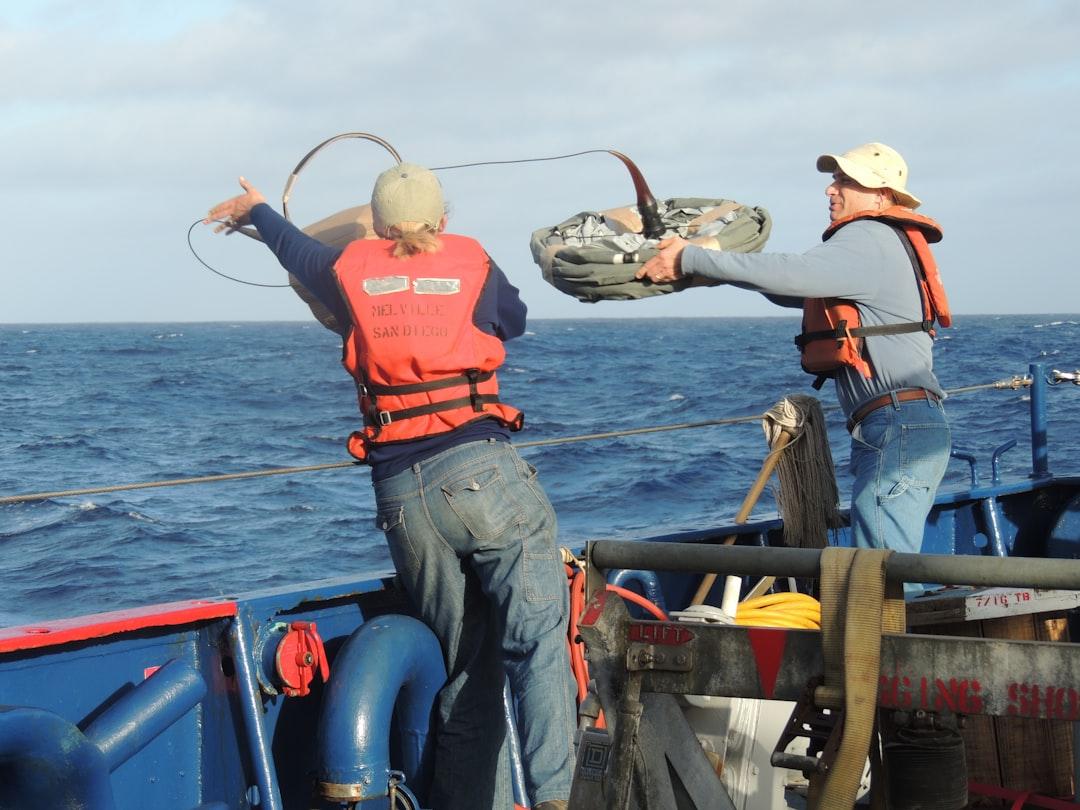 Two men standing and throwing rope on sea from NOAA on Unsplash Thế nào là thời kỳ dậy thì? Nó sẽ xuất hiện vào lúc nào?