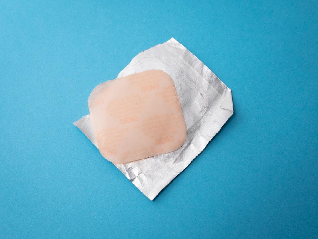 square brown tissue and white paper pack Hiện có loại thuốc nào là chế phẩm của progestagen?